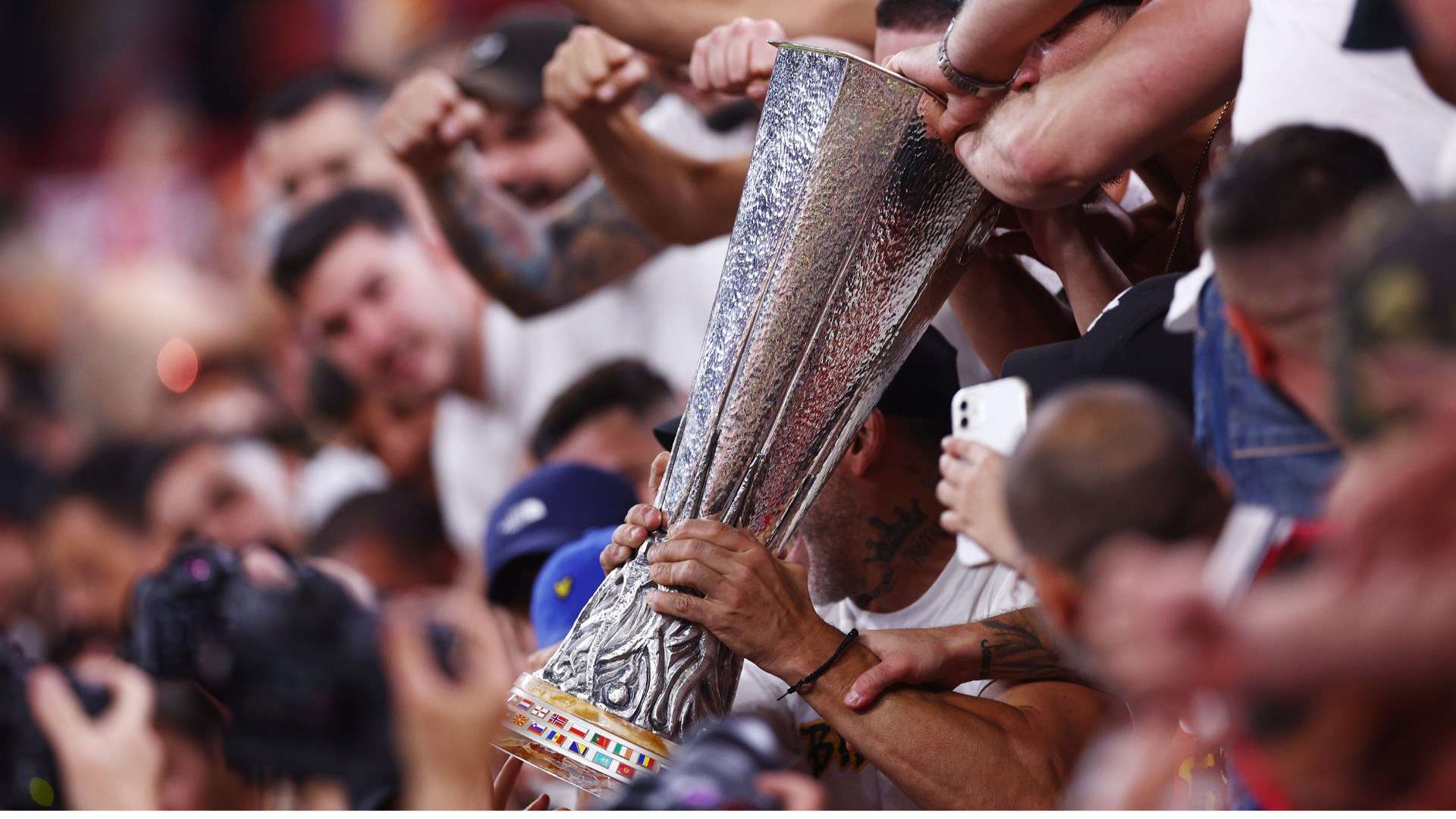 通过参加更 通过参加更